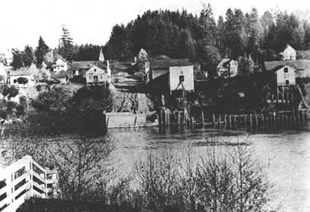 Butteville waterfront circa 1905, from across the Willamette River [Photo courtesy Oregon Historical Photograph Collection, Salem Public Library]