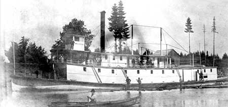 The stern-wheeler Three Sisters, built with a shallow draft to ply the Upper River to Corvallis [Photo courtesy Oregon Historical Photo Collection, Salem Public Library]